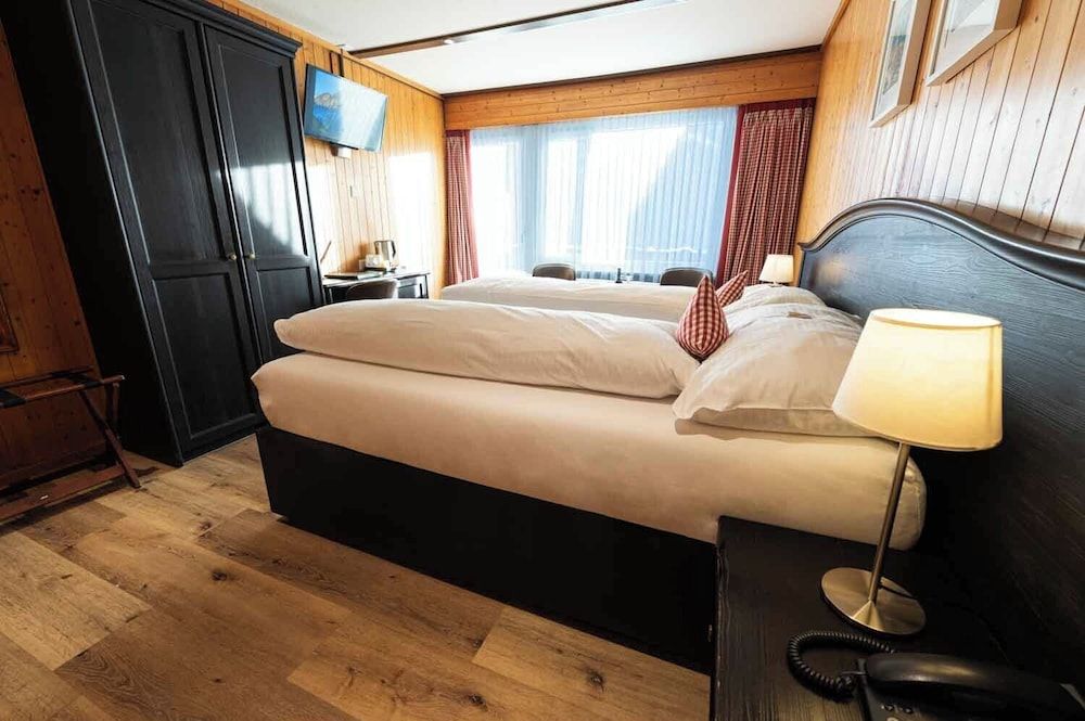 Hotel Bernerhof Grindelwald Superior Double Room, Balcony, Mountain View (Eiger) 9