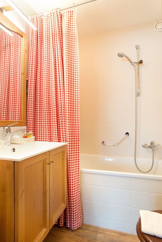 Hotel Bernerhof Grindelwald Superior Double Room, Balcony, Mountain View (Eiger) 16