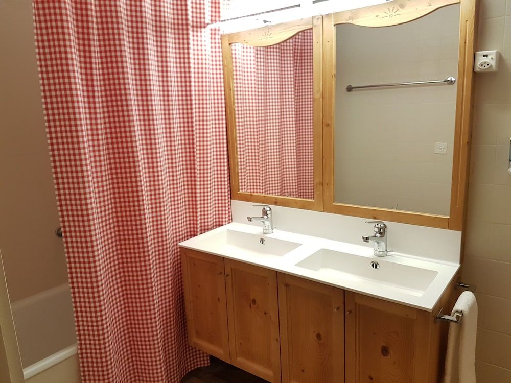 Hotel Bernerhof Grindelwald Deluxe Double Room, Balcony, Mountain View 21