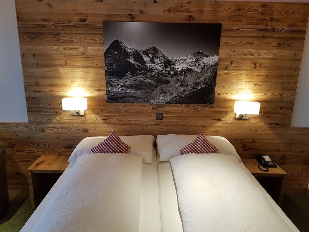 Hotel Bernerhof Grindelwald Deluxe Double Room, Balcony, Mountain View 9