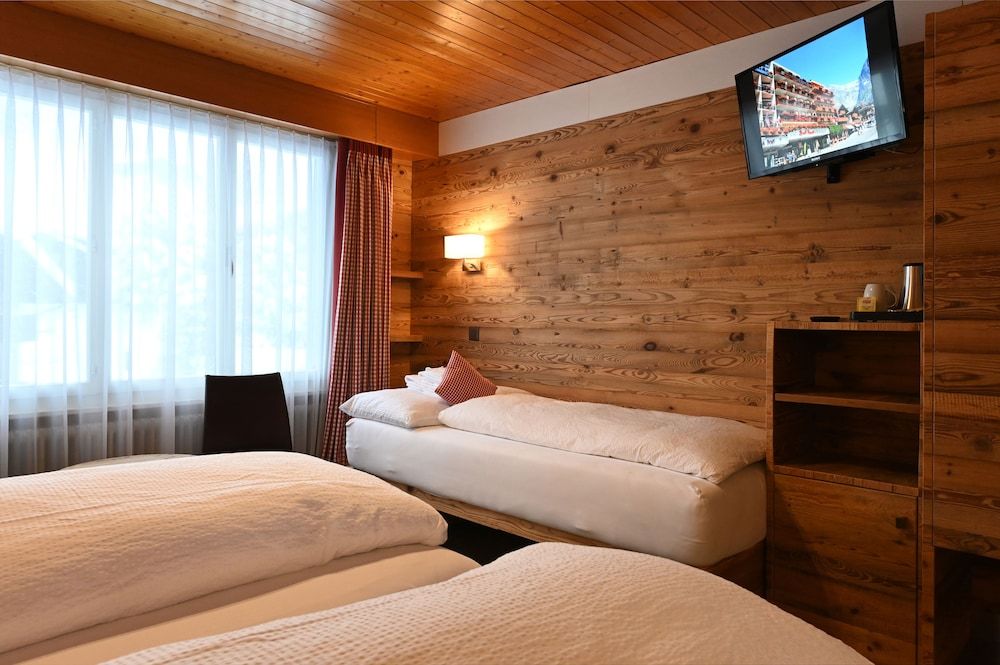Hotel Bernerhof Grindelwald Standard Triple Room 4