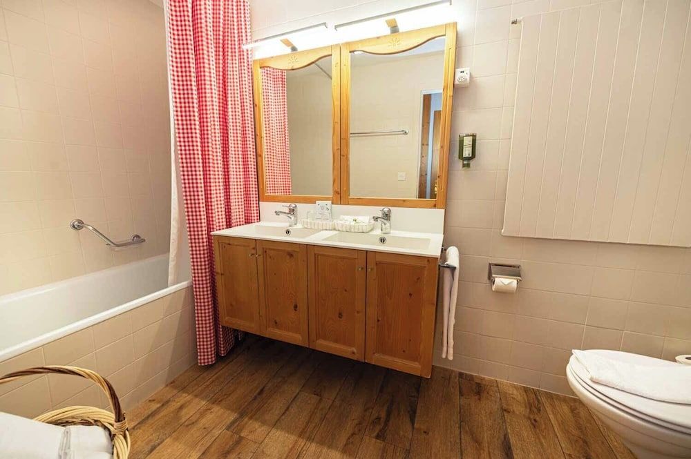 Hotel Bernerhof Grindelwald Deluxe Double Room, Balcony, Mountain View 24