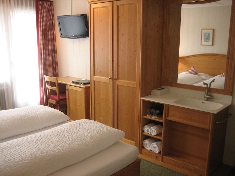 Hotel Bernerhof Grindelwald Superior Double Room, Balcony, Mountain View (Eiger) 3