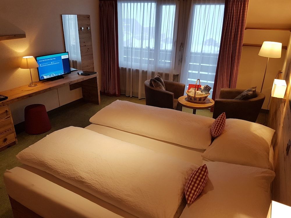 Hotel Bernerhof Grindelwald Deluxe Double Room, Balcony, Mountain View 6