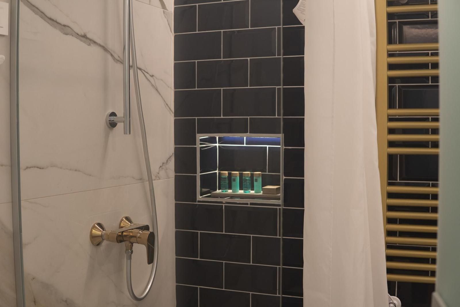 Double Room with Balcony and Lake View