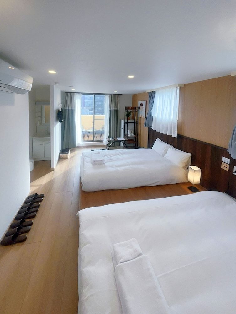 Quadruple Room, Non Smoking, City View