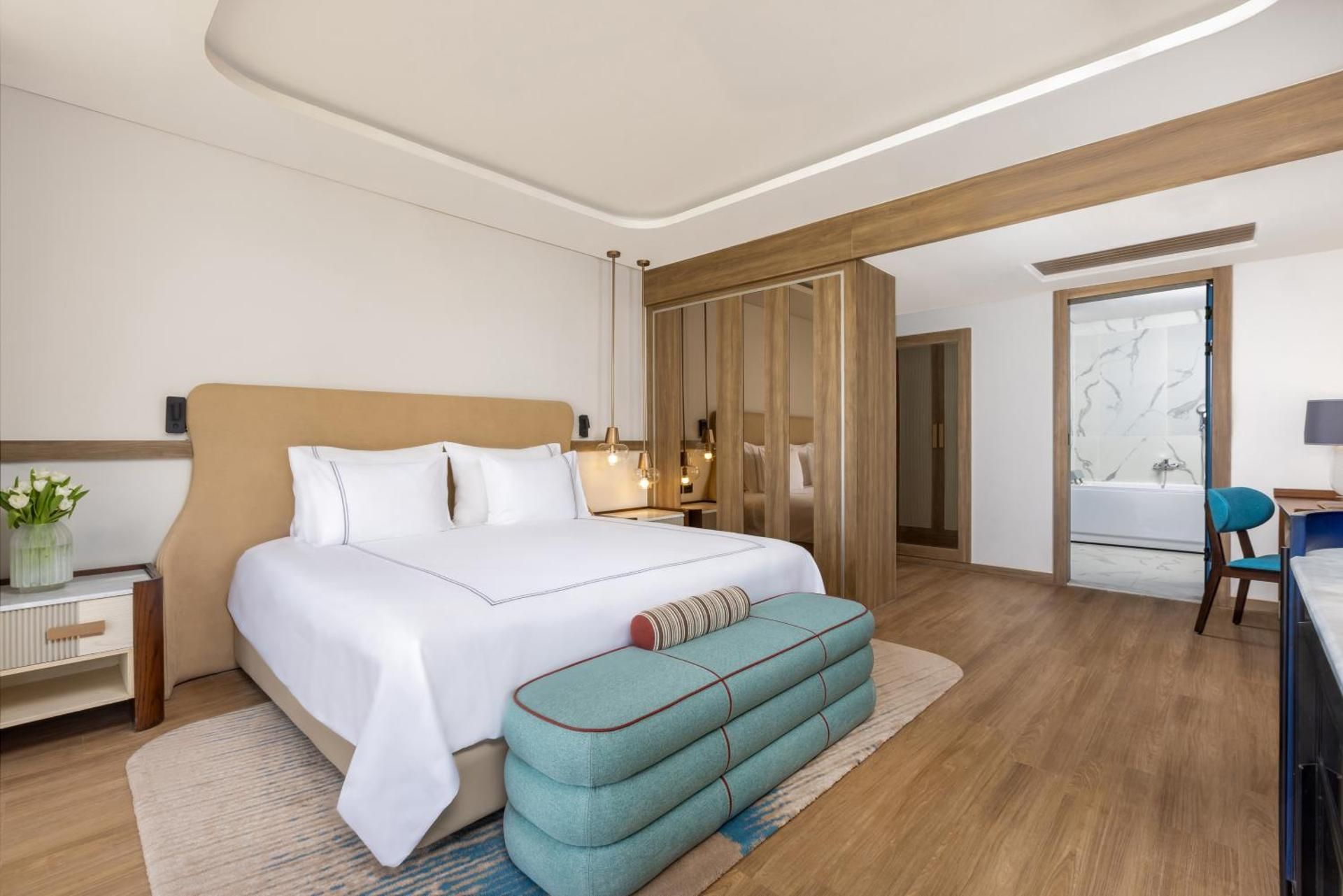 Senior Suite with Beach Side