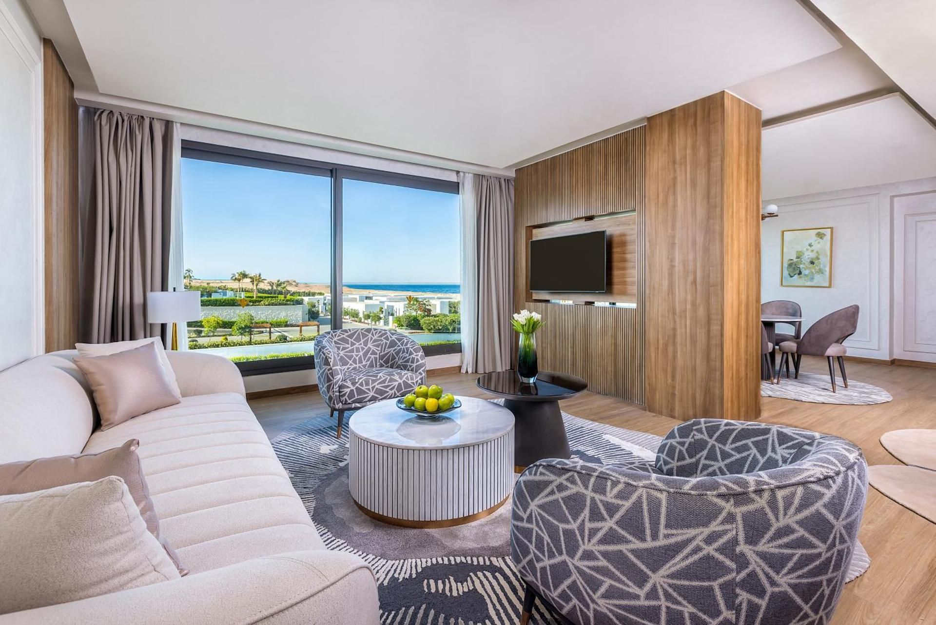 Presindential Suite with Beach Side