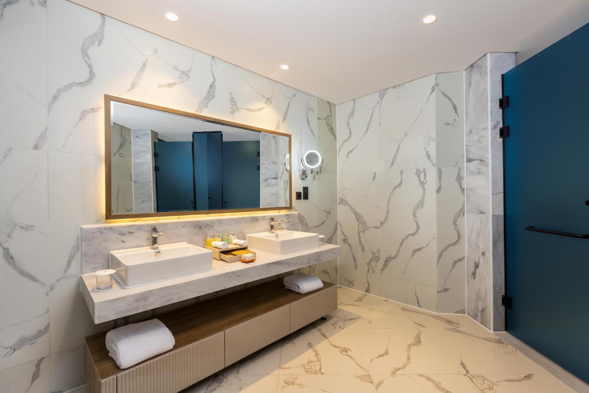 Junior Suite with Beach Side