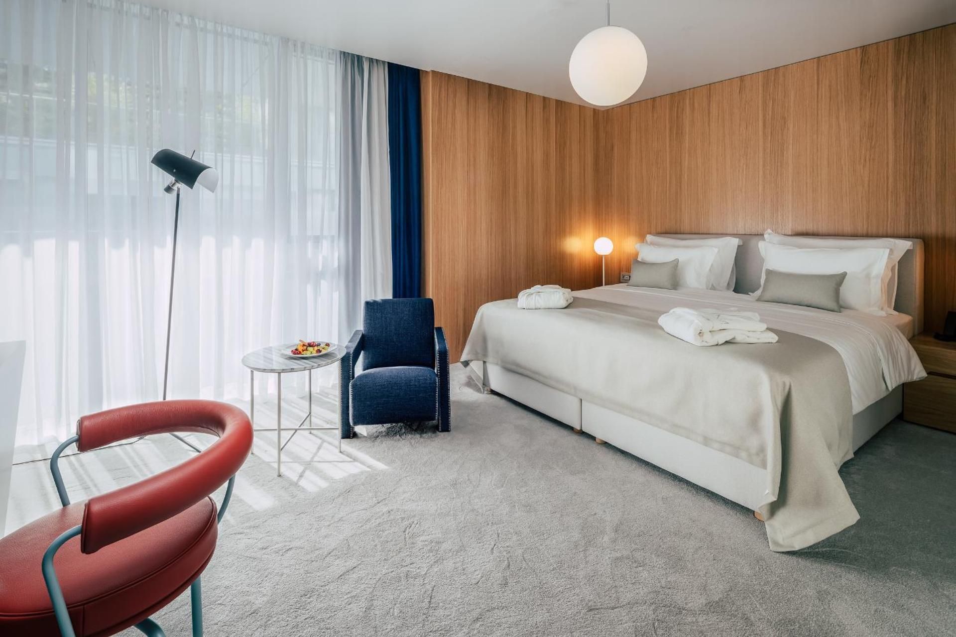 Premium Double Room – Atrium View