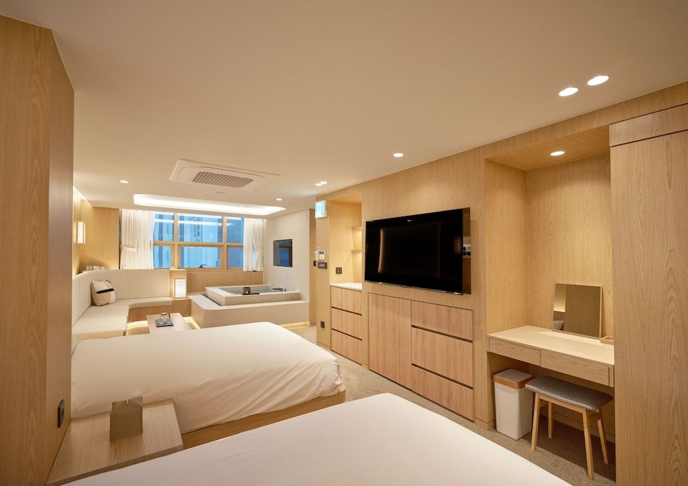 UH Suite The Coex Double Twin Spa Room 4