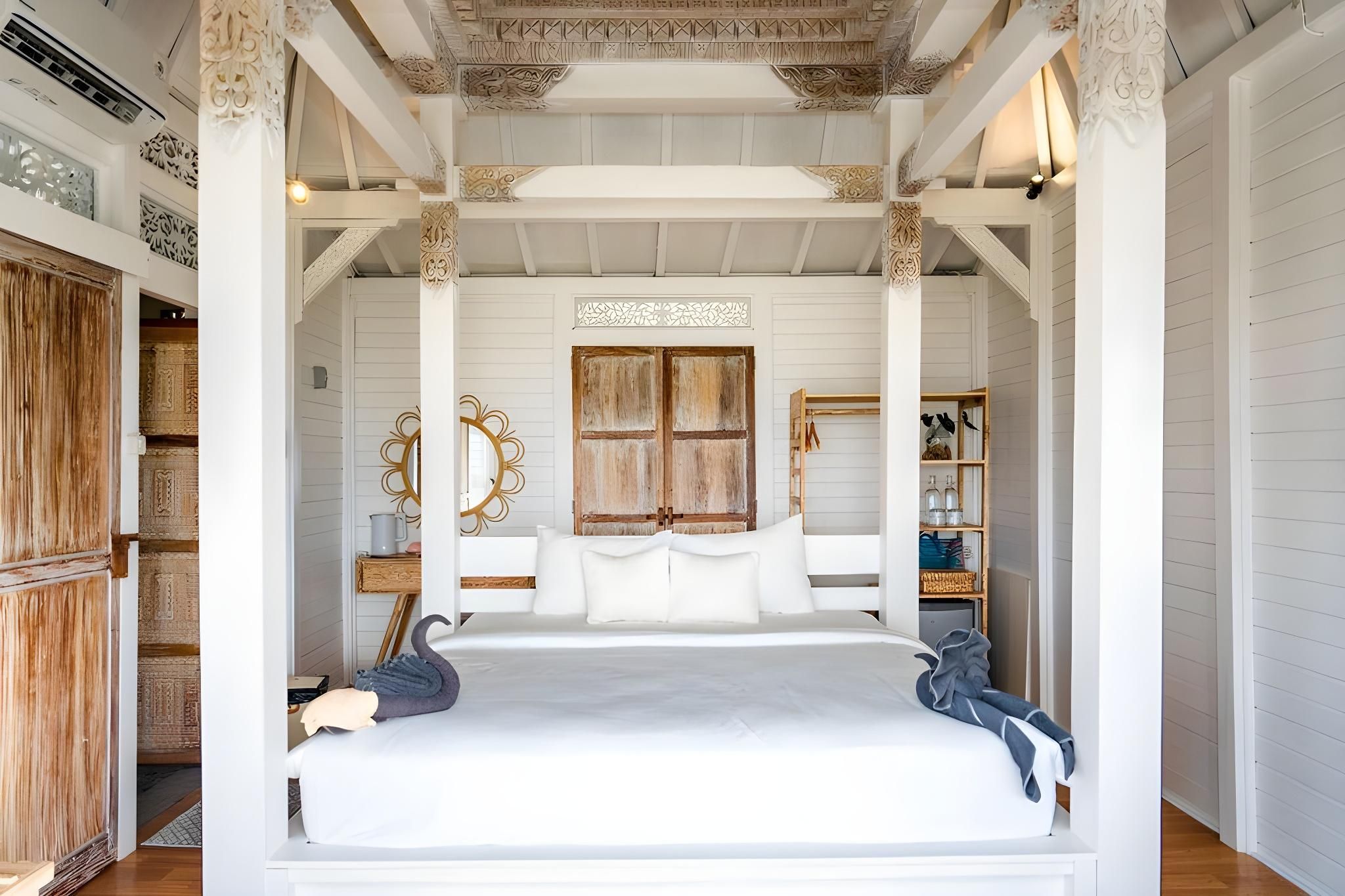 Mambo Hill Resort Deluxe Double Room with Side Sea View