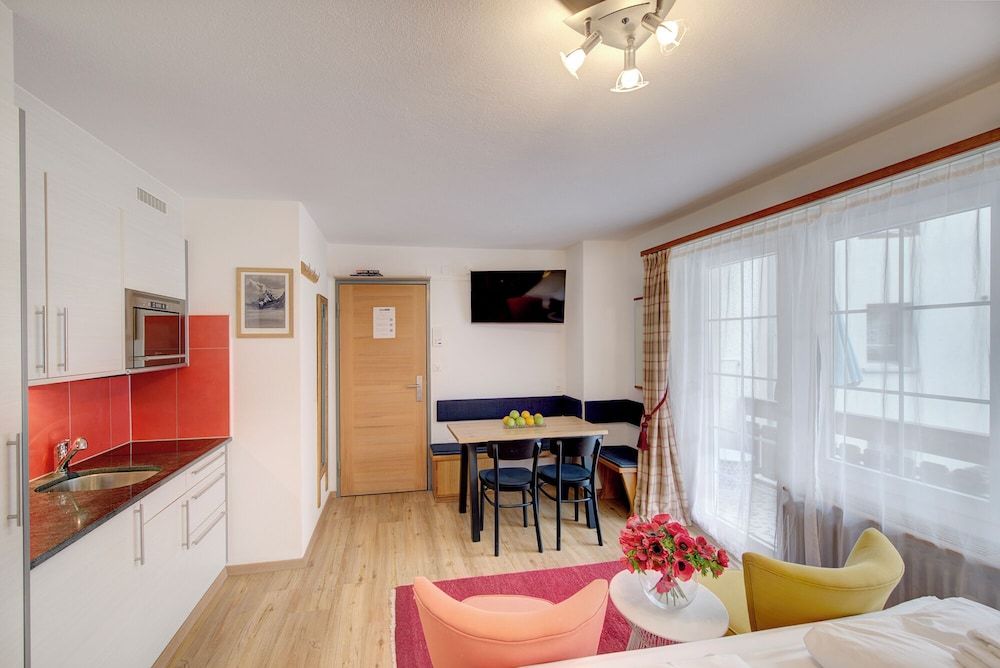 Mountain Exposure Good Value Apartments Superior Studio, Balcony, River View (Studio Lil) 4