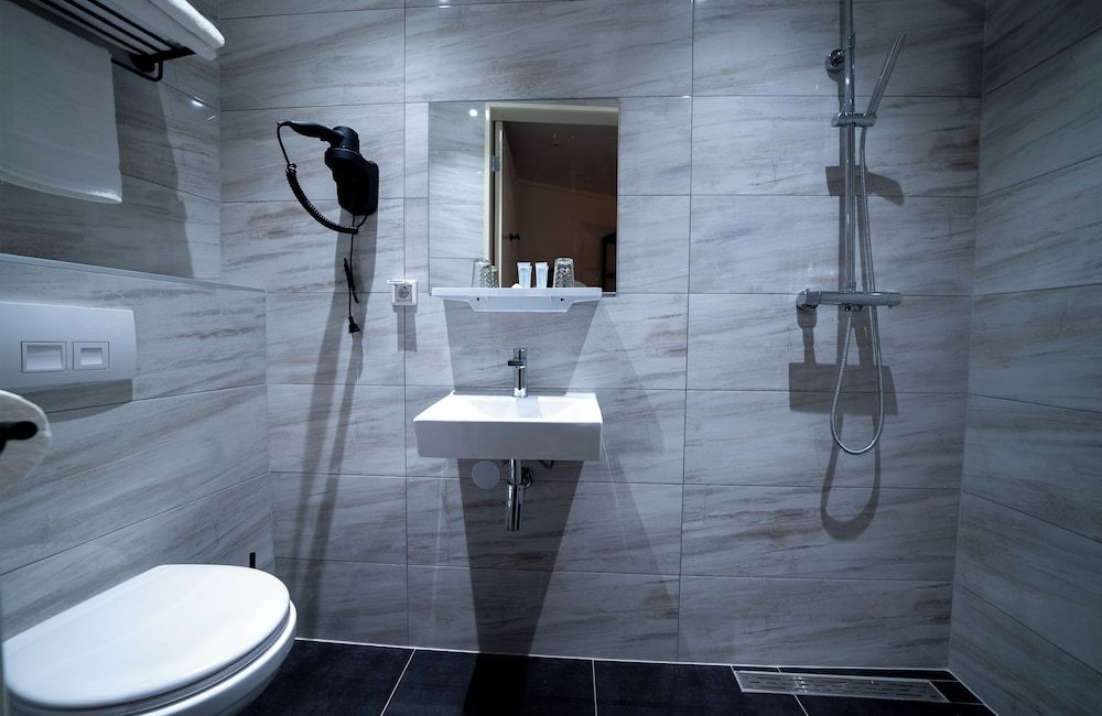 Ma Airport Hotel Basic Twin Room 2