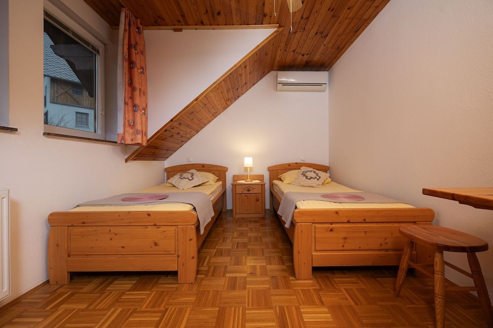 Pr' Matjon - Pension Classic Twin Room, 2 Twin Beds, Non Smoking, Air conditioning 2