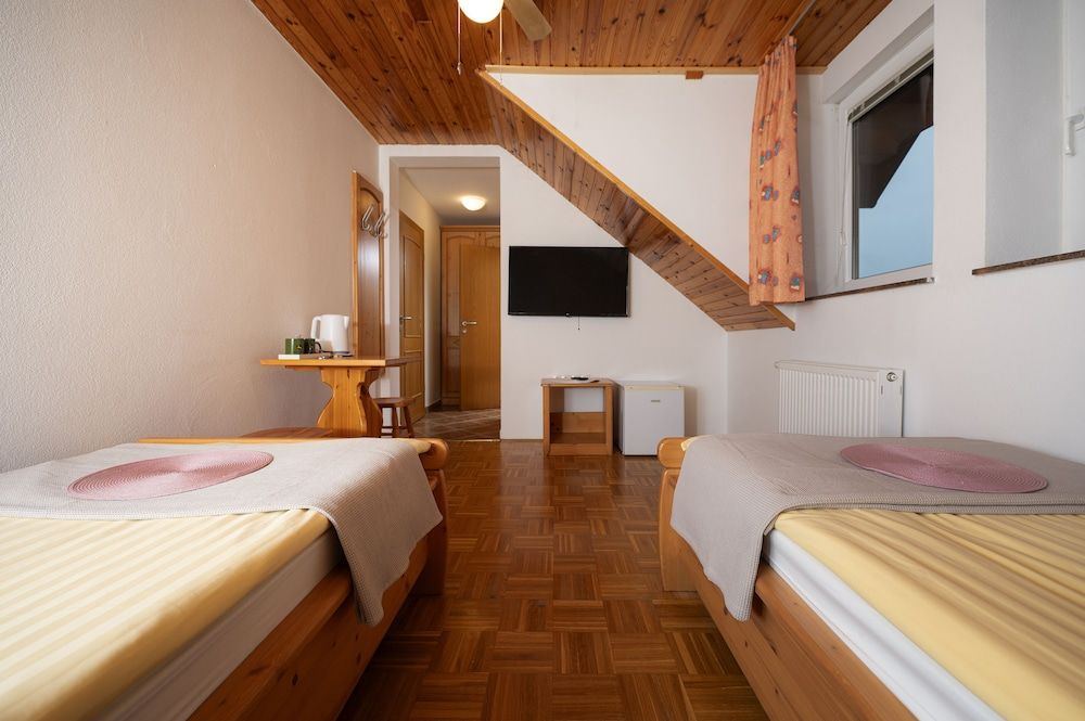 Pr' Matjon - Pension Classic Twin Room, 2 Twin Beds, Non Smoking, Air conditioning