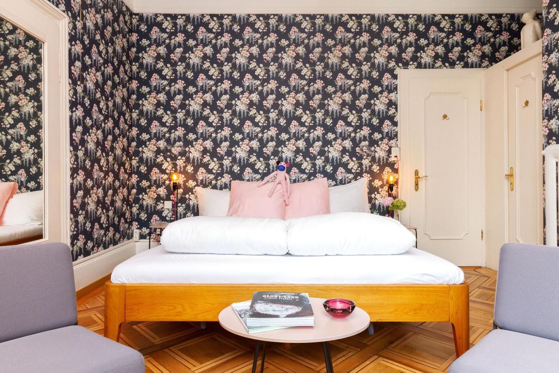 Double Room with Balcony and Shared Bathroom