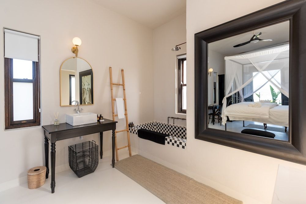 The Ivory Haus Classic Room, Sea View 9