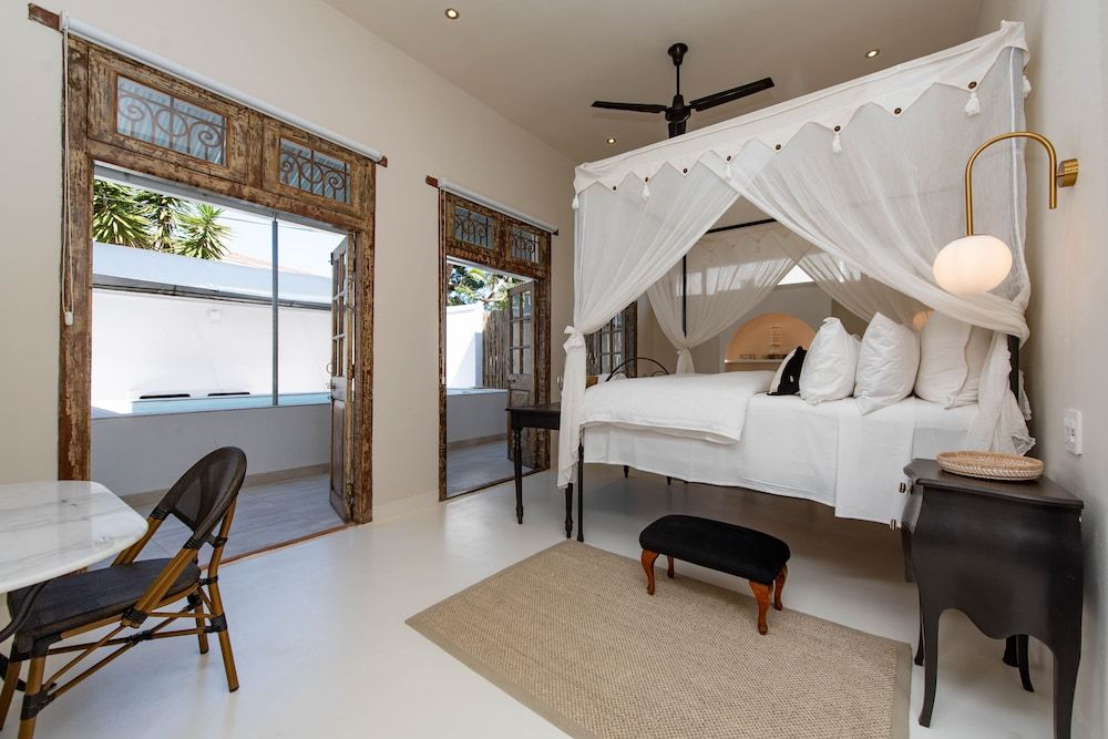 Honeymoon Suite