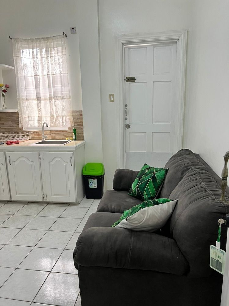 Emerald Aparment Comfort Single Room, Balcony, City View 5