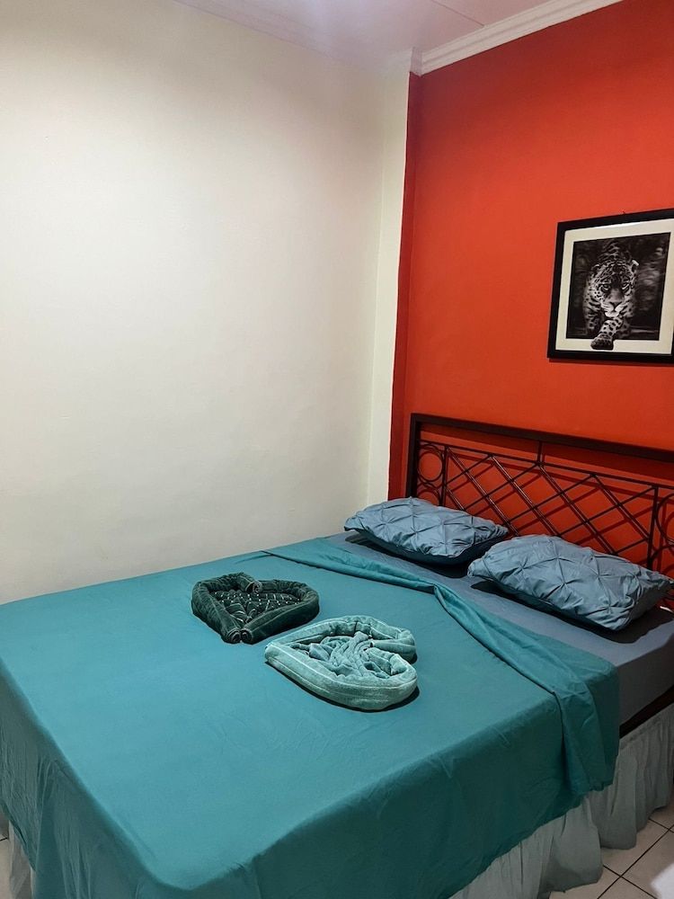 Emerald Aparment Comfort Single Room, Balcony, City View 2