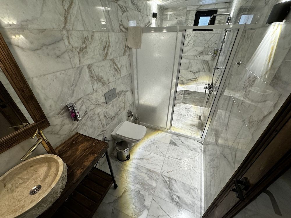Rustic Caves Comfort Room 6