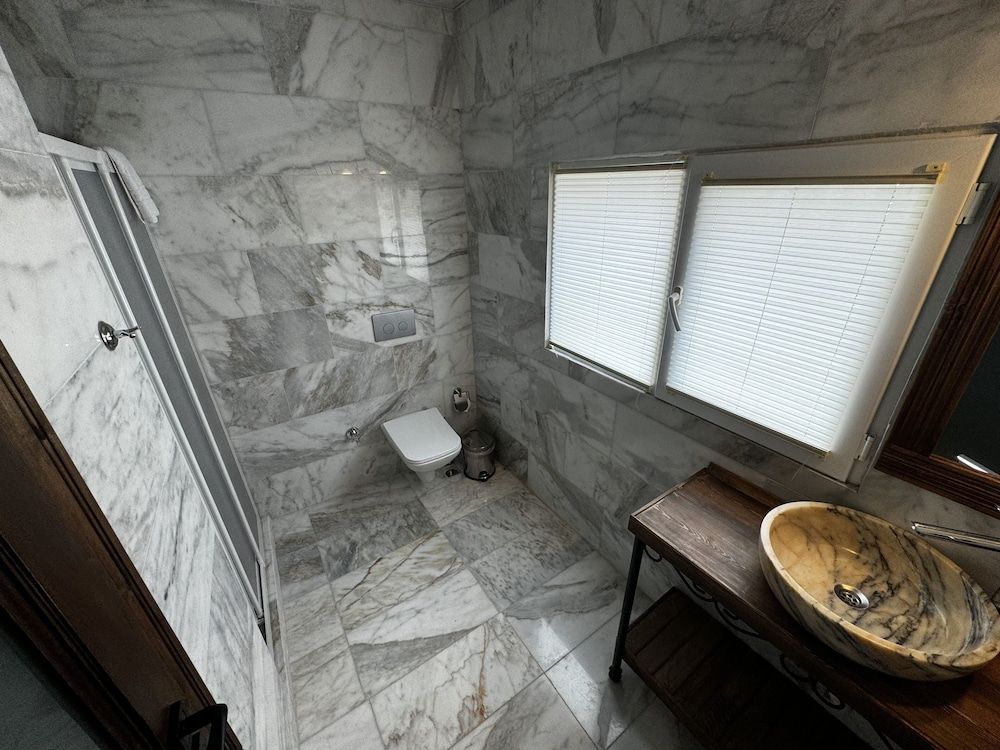 Rustic Caves Standard Room 34