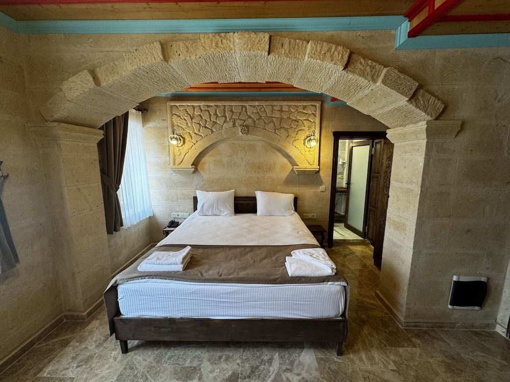 Rustic Caves Comfort Room 4