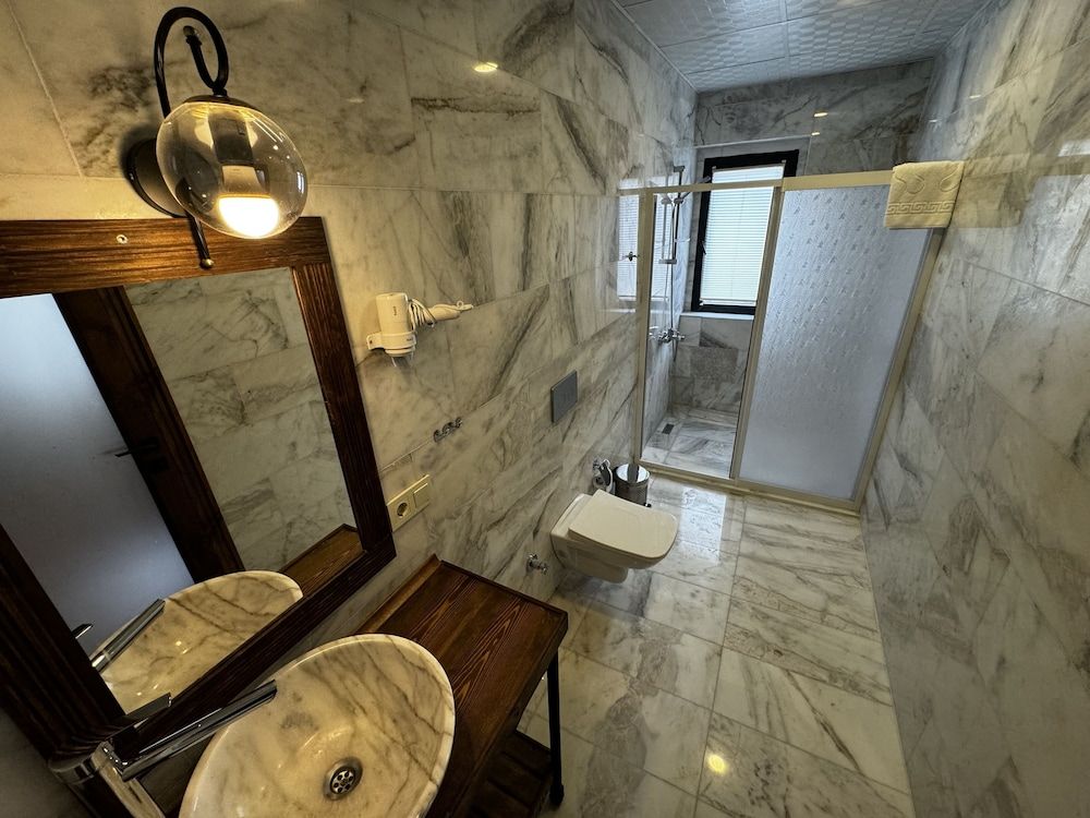 Rustic Caves Standard Room 32