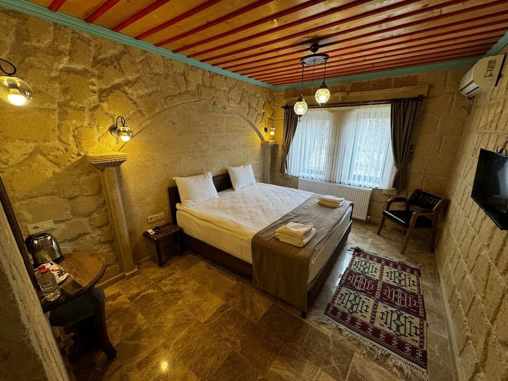 Rustic Caves Standard Room 9