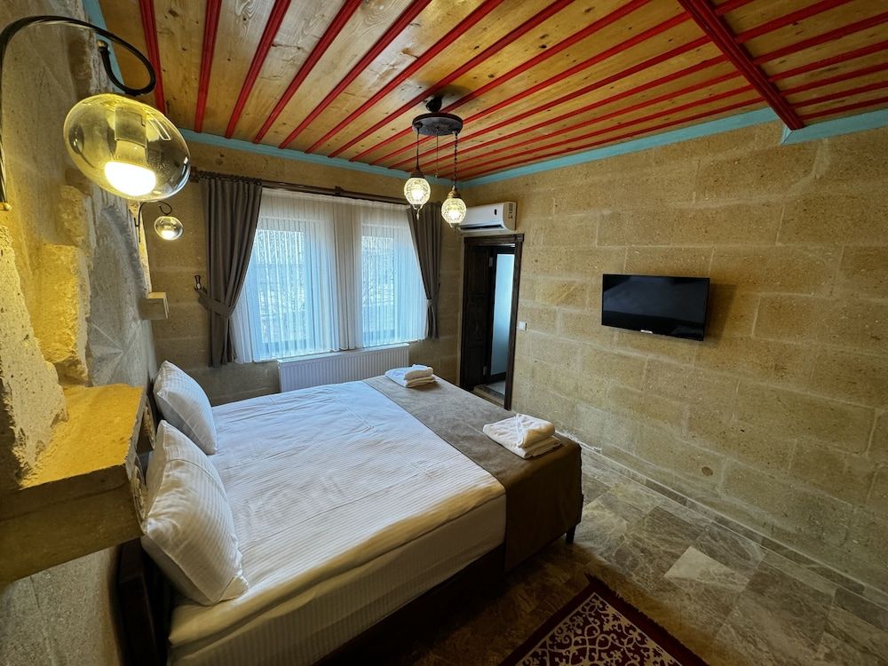 Rustic Caves Standard Room 6