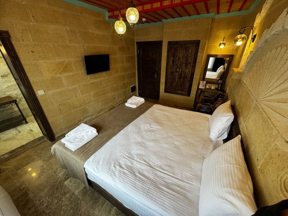 Rustic Caves Standard Room 8