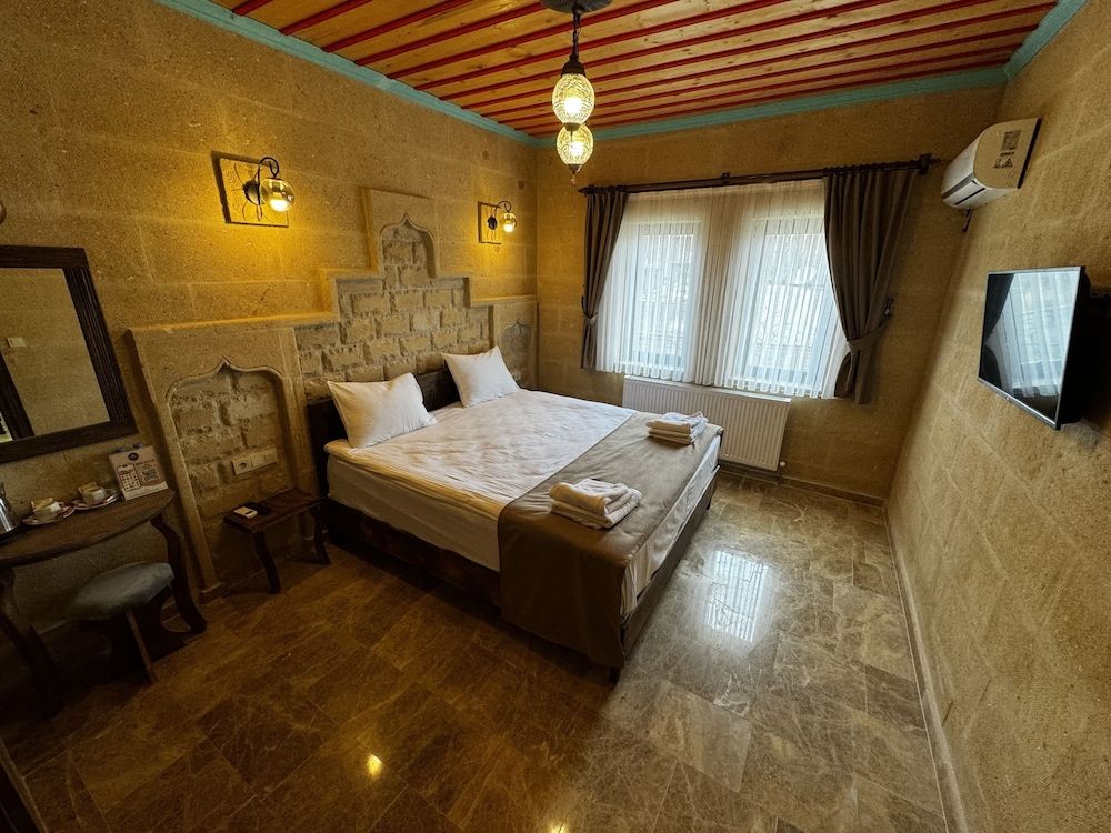 Rustic Caves Standard Room 18