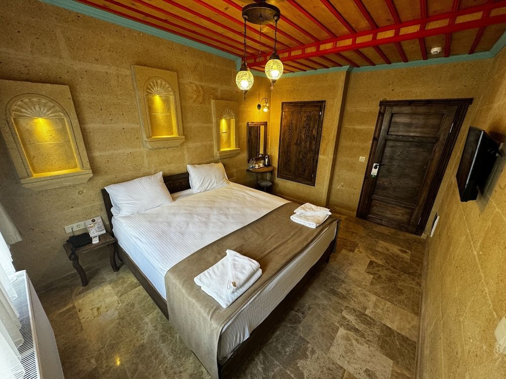 Rustic Caves Standard Room 2