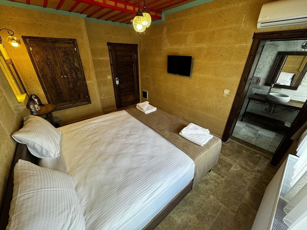 Rustic Caves Standard Room 3