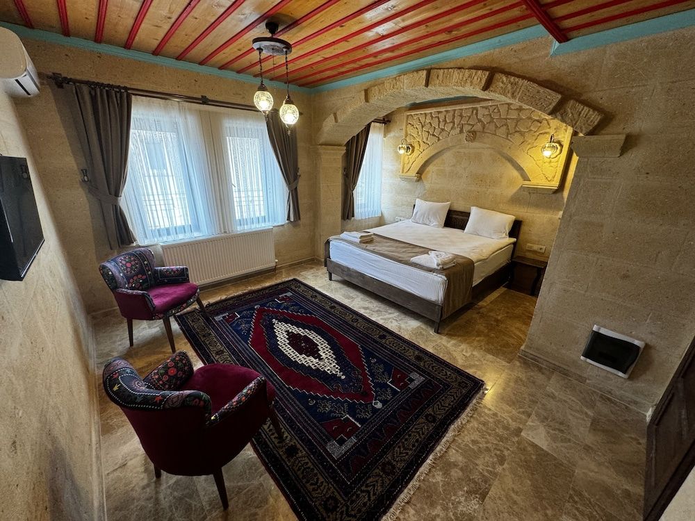 Rustic Caves Comfort Room 3