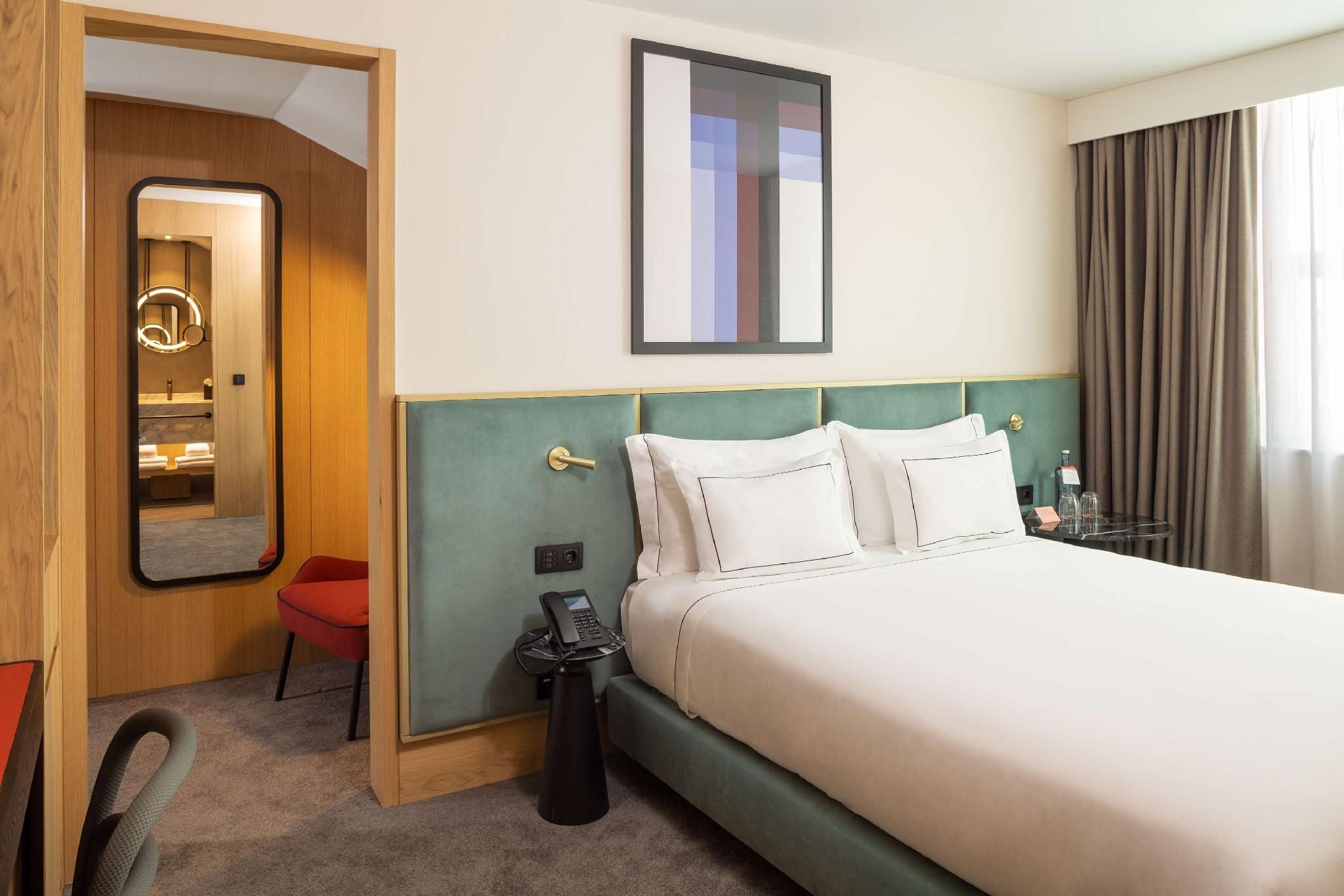 Queen Guest Room