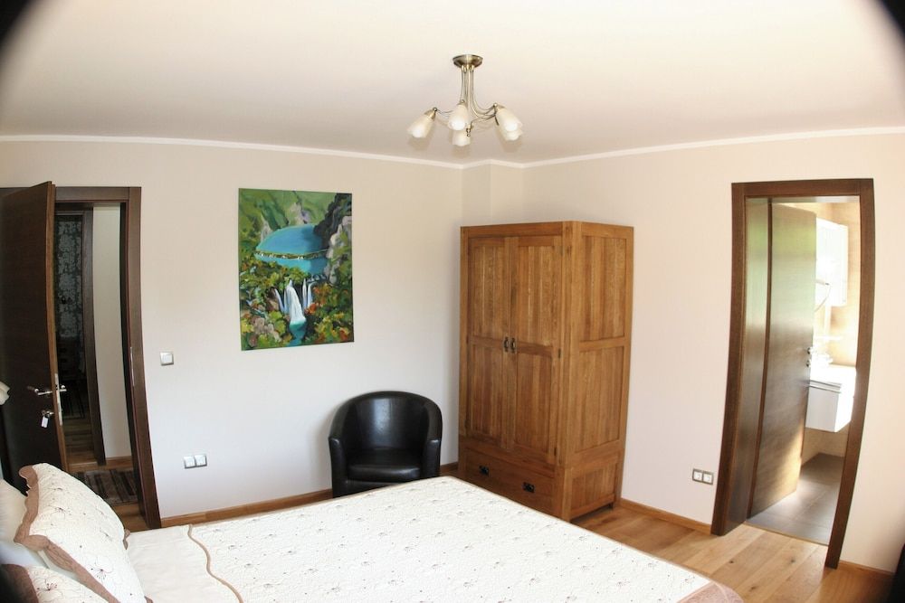 Millenium House Comfort Double Room, Garden View 11