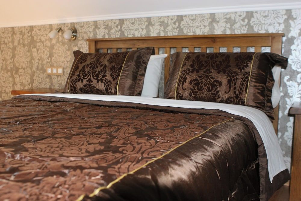 Millenium House Comfort Double Room, Garden View 12