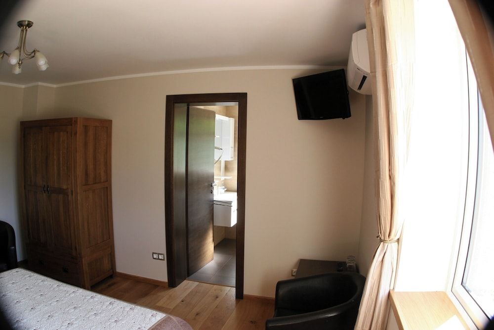 Millenium House Comfort Double Room, Garden View 20