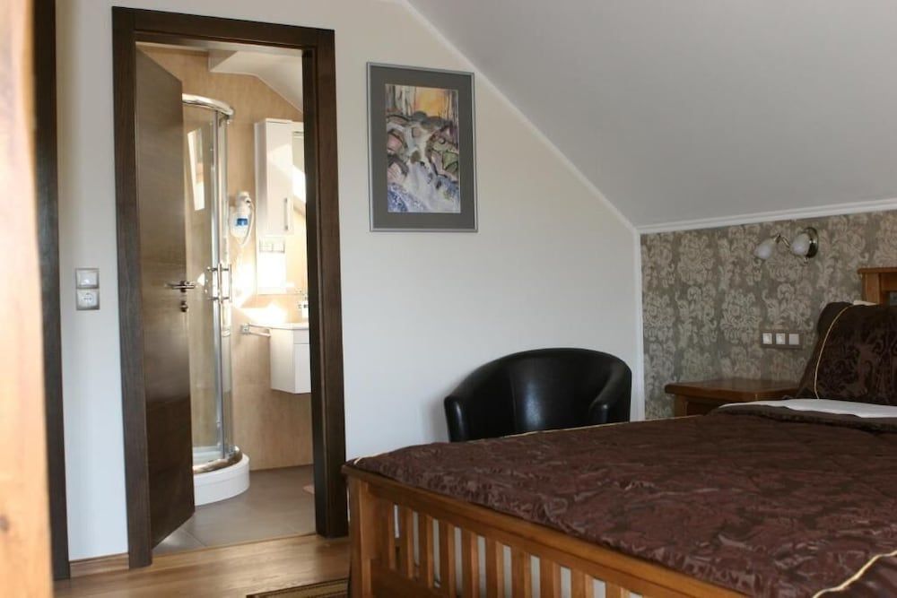 Millenium House Comfort Double Room, Garden View 13