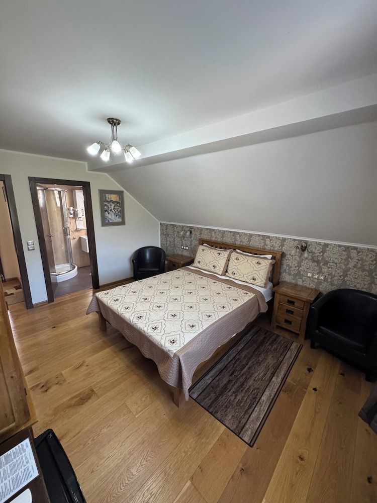 Millenium House Comfort Double Room, Garden View 7