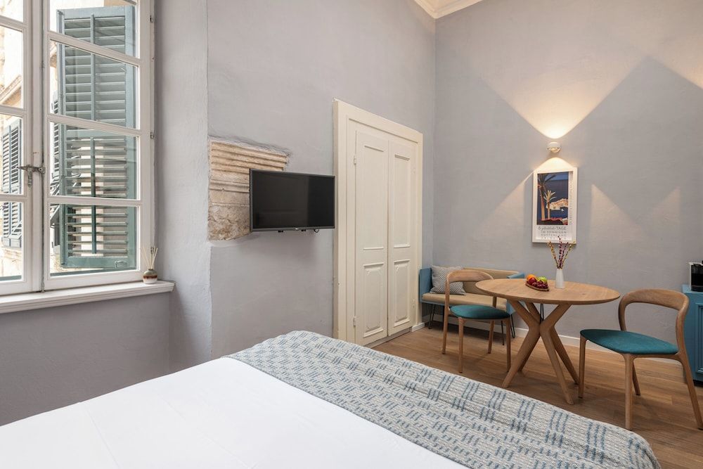 Clouds Boutique Guesthouse Deluxe Double Room 7