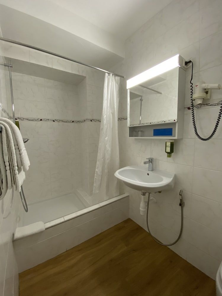 Hotel Toscana Basic Twin Room 6