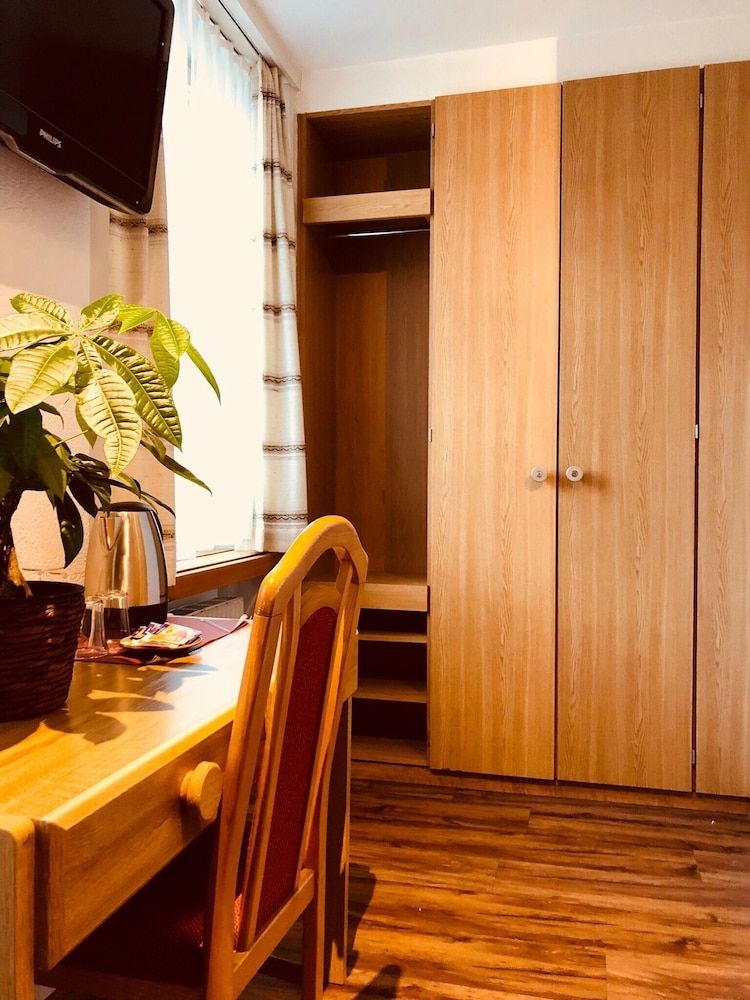 Hotel Toscana Basic Twin Room 8