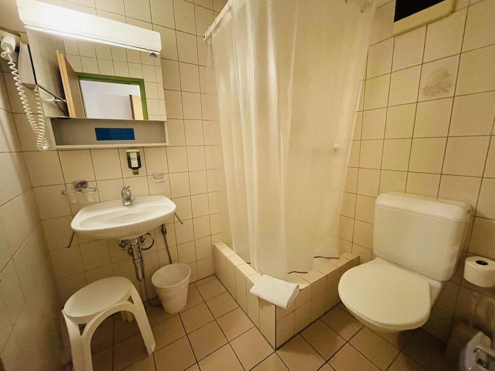 Hotel Toscana Basic Twin Room 7