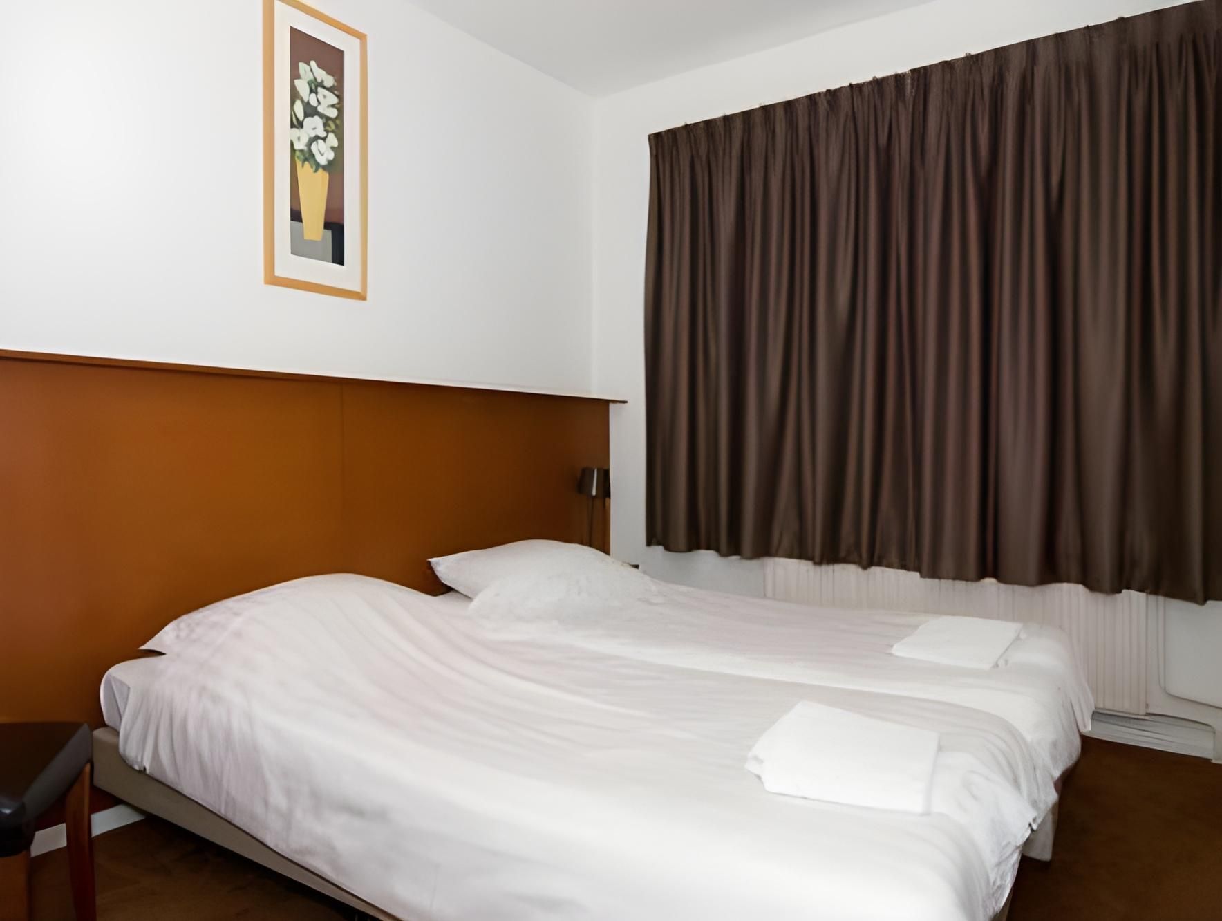 Single Room with Shared Bathroom