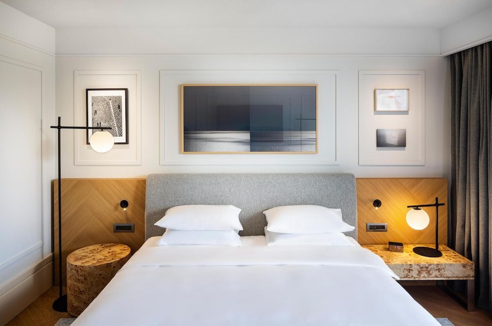 Deluxe Room, 1 King Bed, Balcony