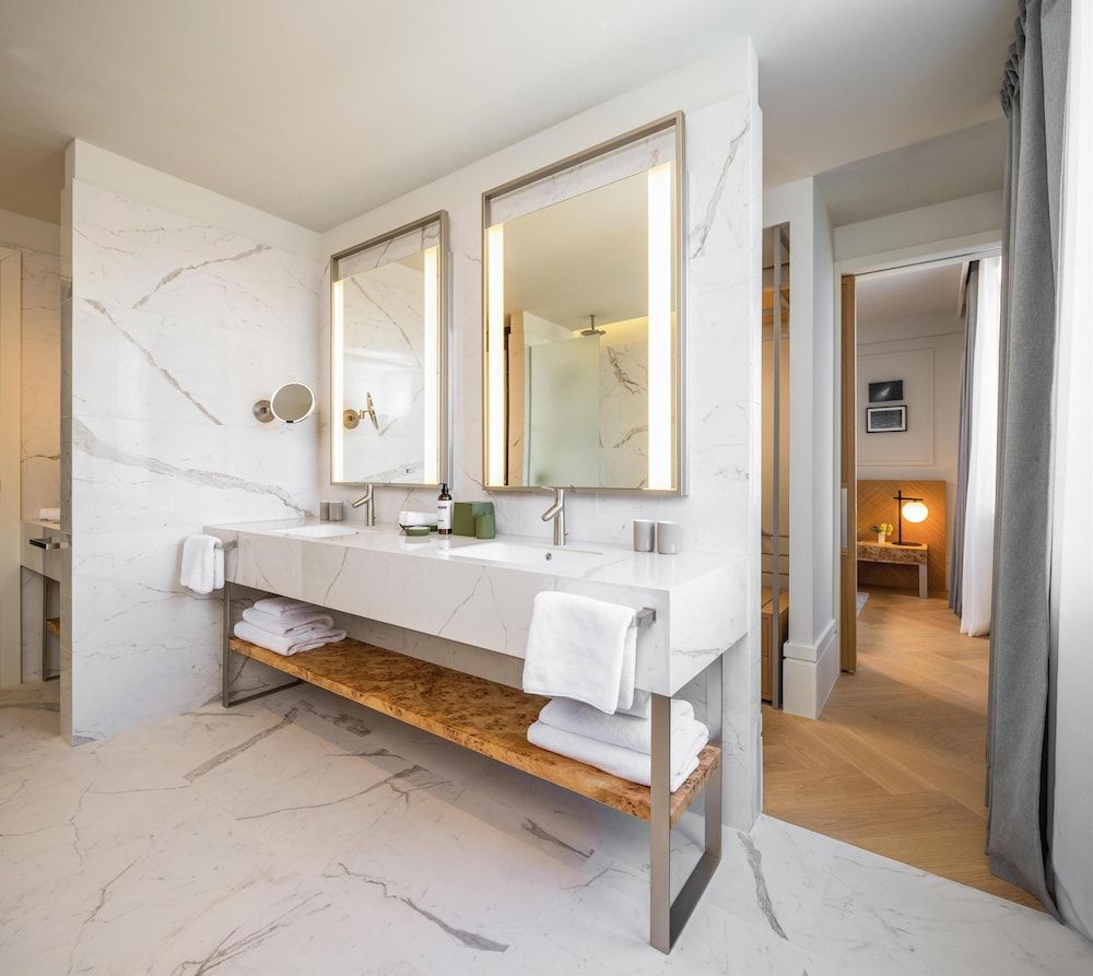 Suite (Regency)