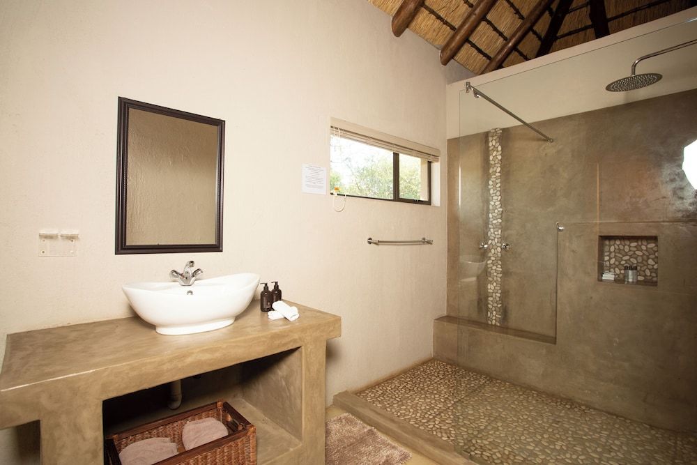 Kubu Bush Lodge Luxury Double Room, Patio, Pool View 5